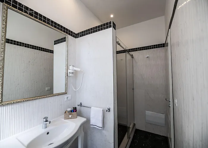 Elisio & Ξενοδοχείο Νάπολη